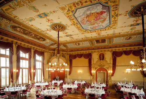 KRIMI total DINNER, historischer Ballsaal im DORMERO Hotel Knigshof Dresden
