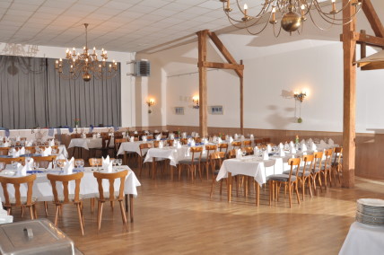 Saal im Gasthaus Heuer Saal im Gasthaus Heuer