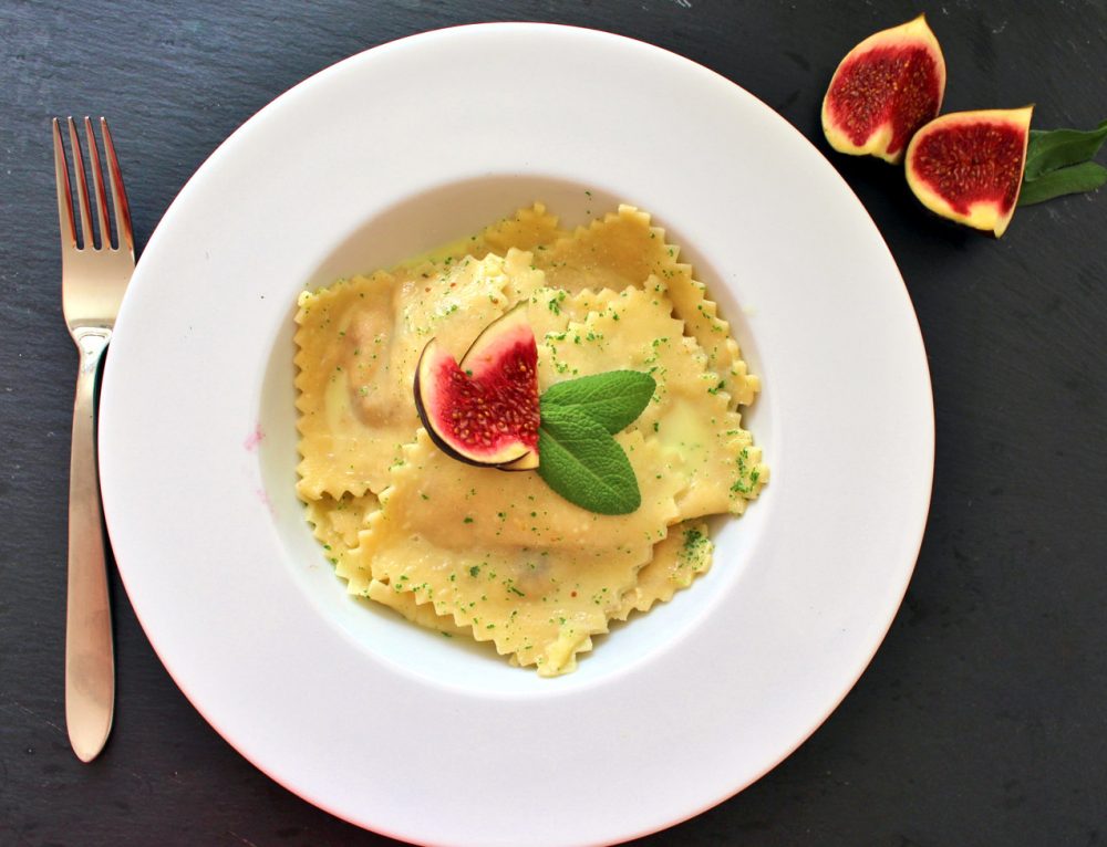 Pasta mit Feigen in Salbeibutter