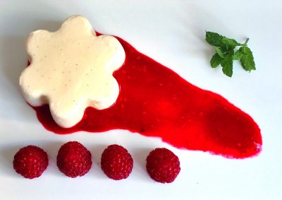 Panna Cotta mit Himbeeren