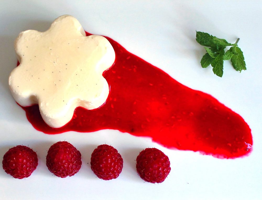 Panna Cotta mit Himbeeren