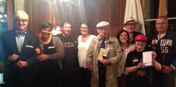 Gruppenbild der Party-Teilnehmer "Party der Intrigen"