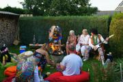 Am Mondberg mit Musikalischer Darbietung und Hanf-Marsh-Mellows