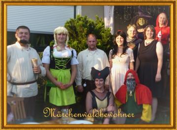 Die Festgesellschaft. Leider erkrankte Frau Holle, so das Inspektor Rumpelstilzchen vom MKA (Mrchenkriminalamt) die Ermittlungen bernommen hat.