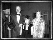 Familienfoto: Intendant Josef Tycha mit Tochter Viola und Gattin Helena Tycha