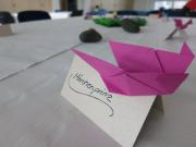 Damit auch jeder wei wo er hocken muss