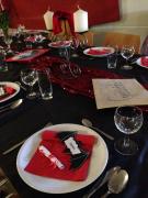 Einladender
Festtagstisch zum Ball bei Minni - doch leider berschattet von der Trauer um Minni.