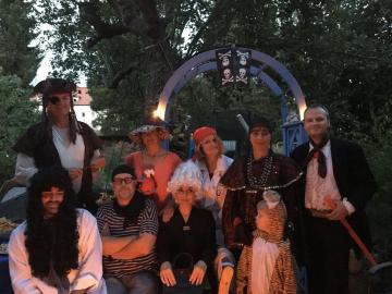 Piratendinner - Gruppenbild mit Tiger :-)