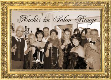 Eine bunte Gesellschaft trifft sich allabendlich im Salon Rouge!
