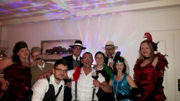 Nachts im Salon Rouge wird gefeiert