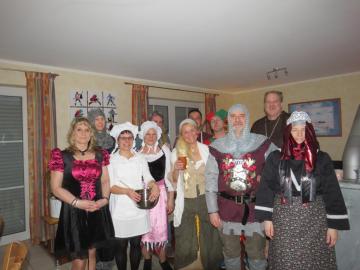 Hochmotivierte Krimi-total- Spieler mit guter Stimmung und absolut toll auserw�hlten Kost�men. Ein super Abend!