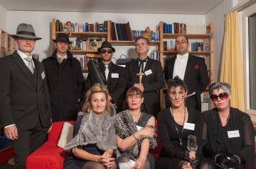 Die Familie ist in grosser Trauer zusammen gekommen.