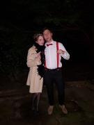 Eva Ritter und der Barmann.