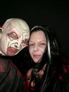 Sogar vor der alten Tsira hat Max keinen Respekt.