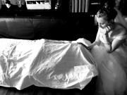 Doch der Brutigam Kiran Singh wird seine bezaubernde Braut nicht mehr in ihrem Hochzeitskleid sehen! Soeben wurde sein Leichnam gefunden.