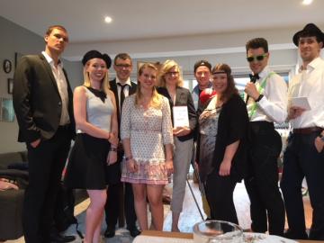 Jeder, der es zu etwas gebracht hat, war natrlich anwesend! Ob erfolgreiche Autorin oder beliebter Schauspieler, jeder wollte sich auf dieser Party zeigen. Doch wer hat Leon ermordet?