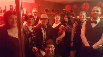 Fast alle Darsteller unseres Krimidinners (der unbekannte Mann war der Fotograf)