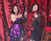 Eine zufllige Besucherin und Katharina Zink 