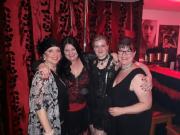 Eva Ritter, Katharina Zink, Justine Bordeaux und Sophie Holzmann vor der Tanzstange