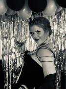 Justine Bordeaux bezirzt Abend f�r Abend mit ihren entz�ckenden Tanzdarbietungen die G�ste des Salons.