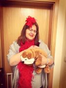 Thea von Bull mit dem Opfer Charlie 