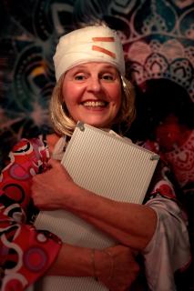 Elvira 
"Wast ist denn mit dir passiert?"