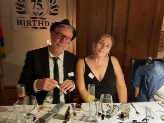 Die trauernde Witwe Gabriele Saenger und Roberto di Salvo