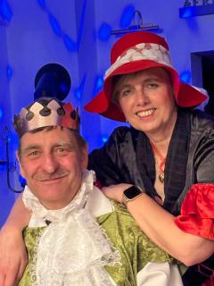 Der M�rchenprinz und die b�se Stiefmutter an seiner Seite