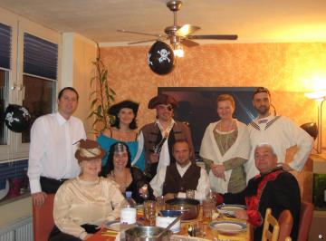 Die Piraten, die Governeuer-Familie, Matilda, Amme, Admiral und Doktor.