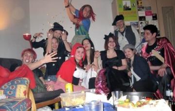 v.l.n.r.: rumpelstilzchen, hexe, gretel, rotk�ppchen, inspektorin frau holle (die f�r den schnee gesorgt hat), schneewittchen, die b�se stiefmutter, das tapfere schneiderlein, h�nsel, der m�rchenprinz