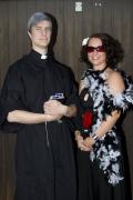 Pater Antonio und Monica Milano