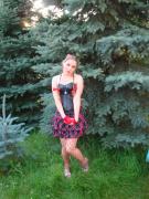 Das Rotkppchen hat ihren Korb bei der Gromutter vergessen.