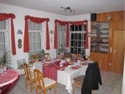 Die Geburtstagstafel bevor die G�ste sie in Beschlag nahmen.