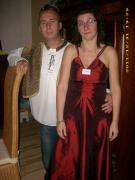 Der Mrchenprinz geleitet Schneewittchen zu ihrem Platz.