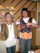 Das tapfere Schneiderlein (rechts)nutzte die Pause um dem Prinzen seine neue Weste zu zeigen.