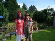 Schneewittchen und der Jger empfangen zur Ttersuche.