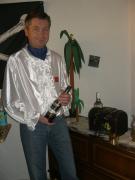 Auch Christopher Roberts bedient sich am Piratenschatz . . .