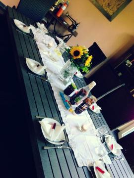 In der Klinik bzw. der Wohnung von Dr. Kevin Schwarz war der Tisch bereits für die geladenen Gäste gedeckt!