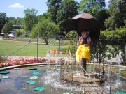 Schneewittchen auf dem Thron des Froschk�nigs
