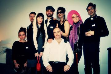 Maria, Luigi, Lucia, Francesco, Monica, Donatella, der Pater und vorne Don Pedro