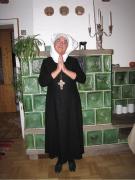 Die Priesterin Mutter Andala.