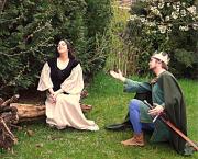 Der Prinz lie keine Gelegenheit aus, Schneewitchen den Hof zu machen.