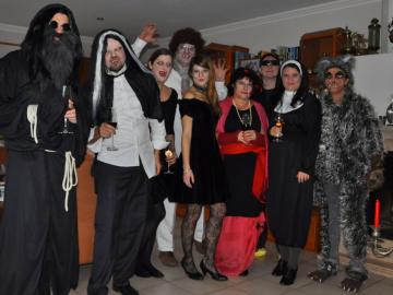 Die Vampire und der Werwolf gren herzlich...