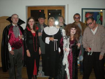 Die Vampire Londons und sonstige Untote versammeln sich. Nicolas,Greta,der Unbekannte,Mary, Charles,Tsira,Jesse und Max