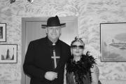 Pater Antonio mit Monica Milano
